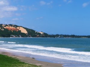 Dù du lịch phát triển nhưng những bãi biển ở Phan Thiết vẫn giữ được vẻ đẹp hoang sơ