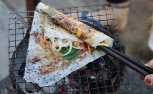 Bánh tráng nướng với mùi thơm nứt mũi tại Phan Thiết
